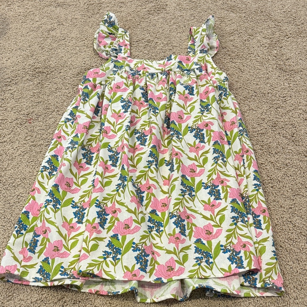 Flutter sleeve dress